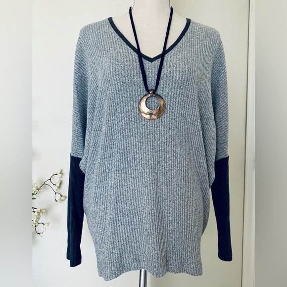 WHBM Oversized Pullover Sweater - Picture 2 of 10